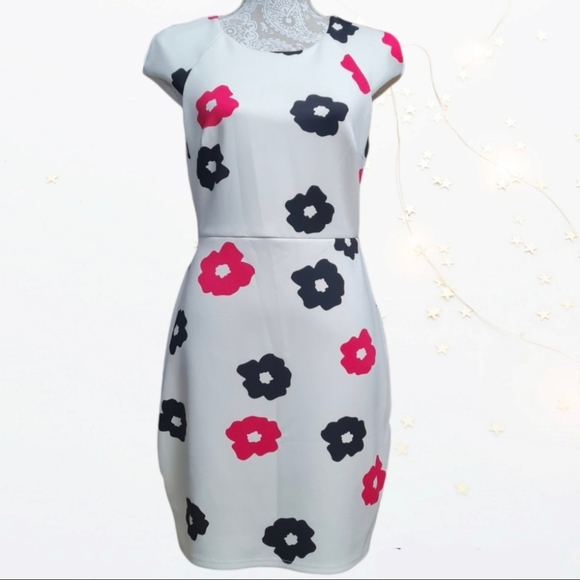 Bailey44 Pop Floral Print Neoprene Like Bendable Cap Sleeve Sheath Dress Size M - Picture 1 of 15